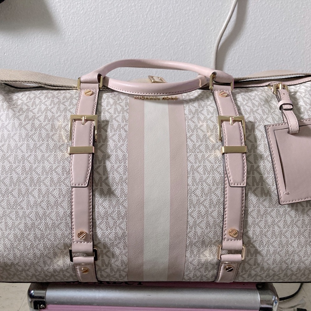 Michael knots duffle bag with tag
